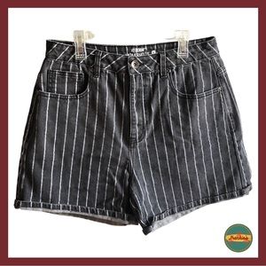 Hot Topic - HT Denim Size 9 Mom Shorts Black and Denim Pin Striped